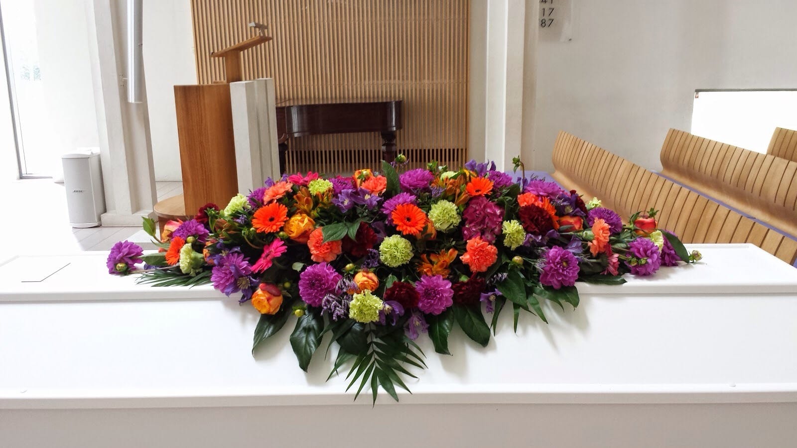 Kistepynt 4 - Gerbera, nelleiker, roser, skimmes, kængurupoter og græsser