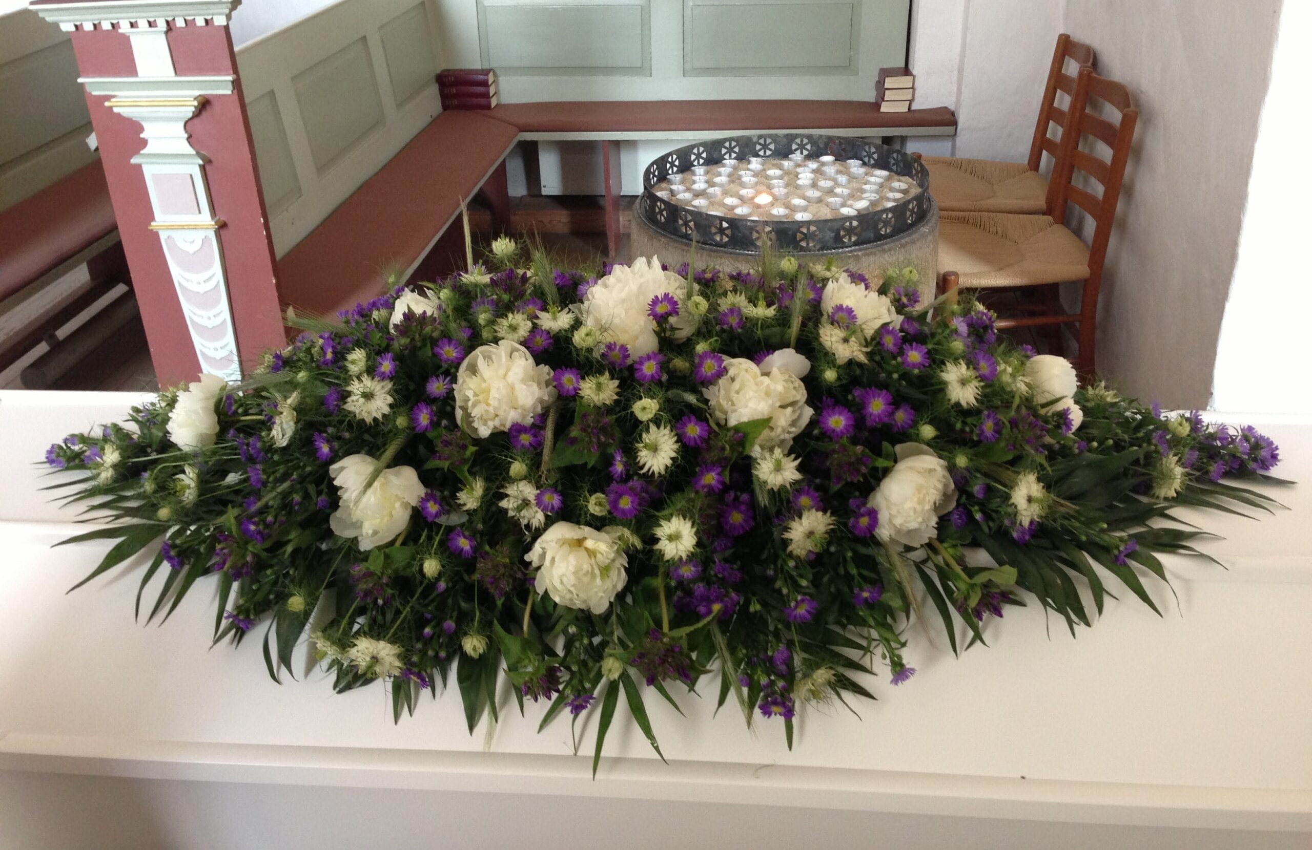 Kistepynt 18 - Pæoner, strand asters og jomfru i det grønne