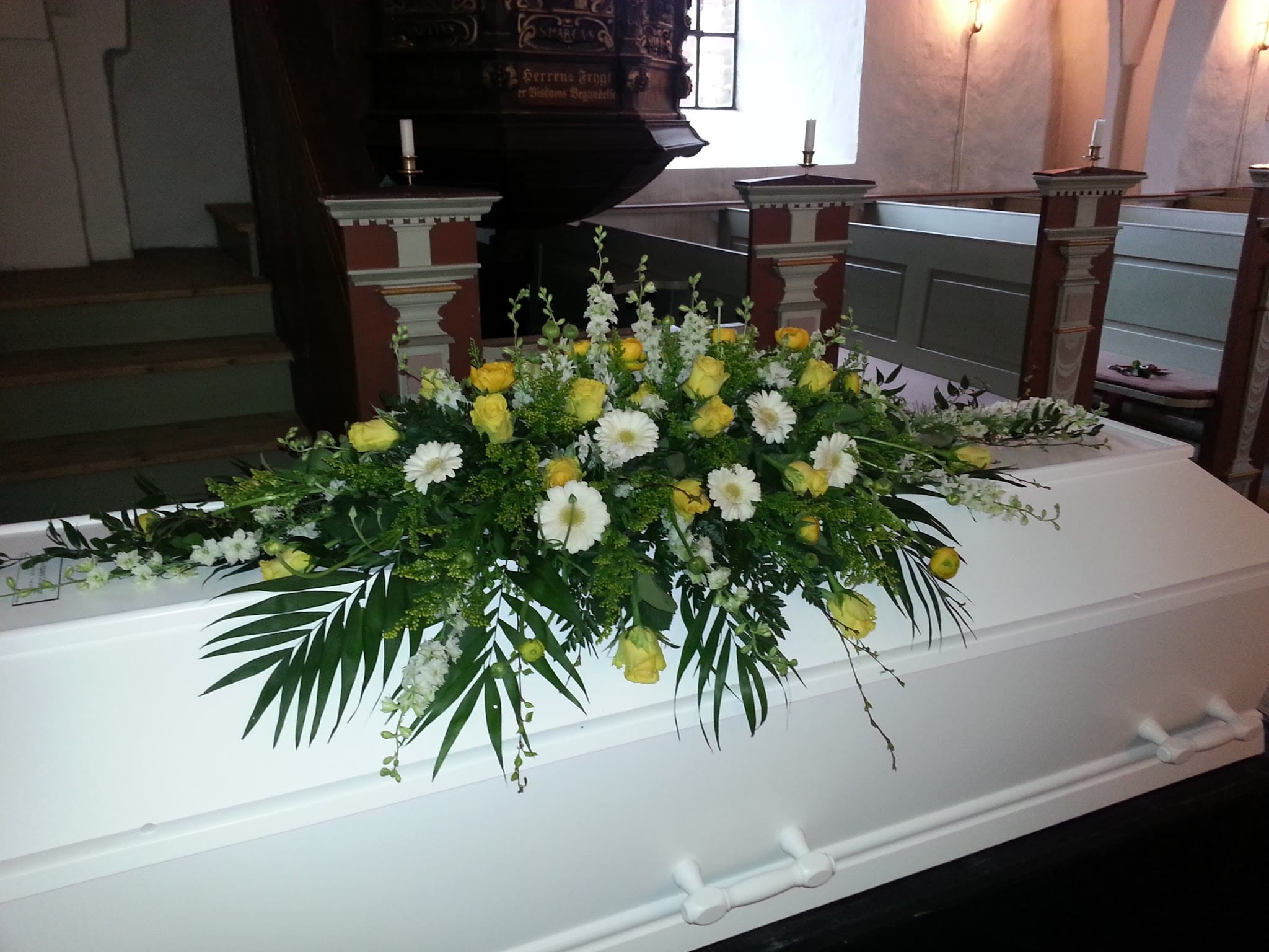 Kistepynt 20 - Roser, ridderspore, gerbera og gylderis