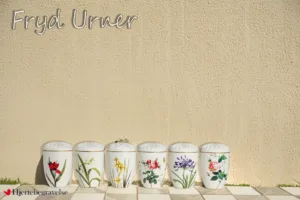 fryd-urner Samling af Fryd urner, der er 100% nedbrydelige. Urnerne er Co2 neutrale og fremstillet af bæredygtige materialer. Produceret i Tyskland - godkendt i EU.